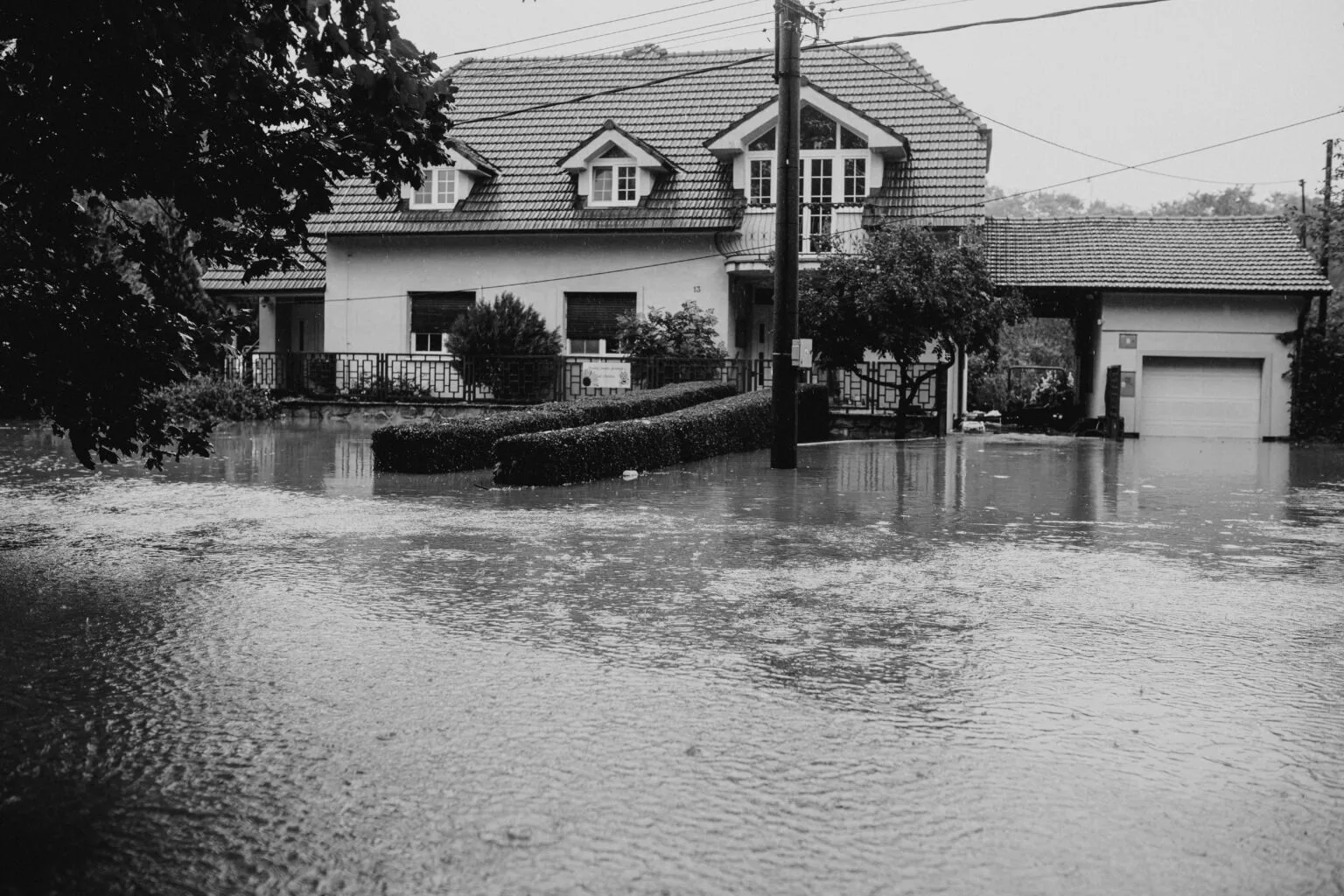 pexels-helen1-28447778-2-1536x1024 flood